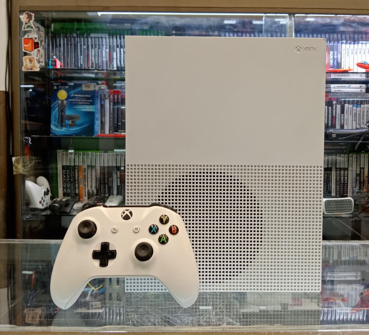 Xbox One S - Image 2