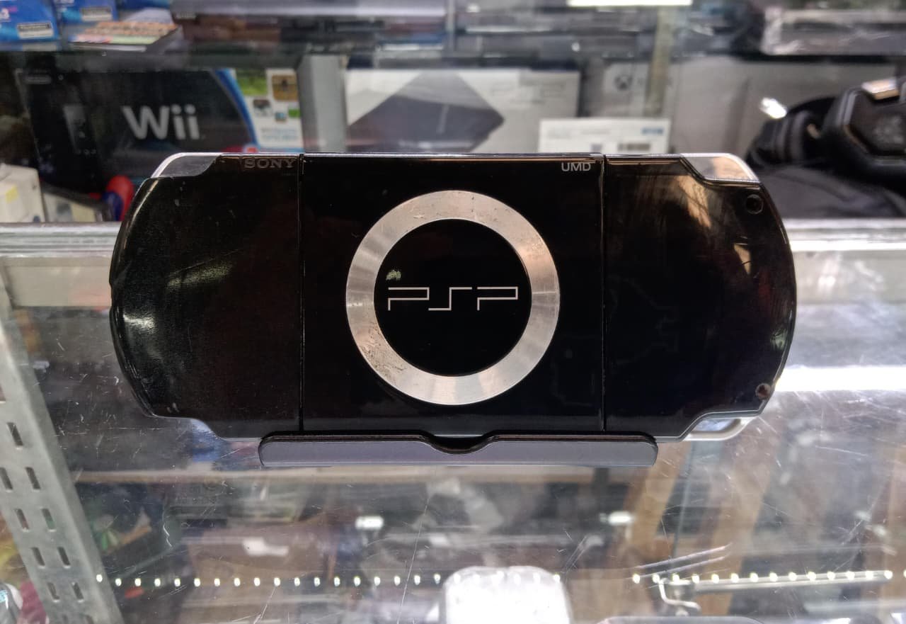 PSP 2000 - Image 2